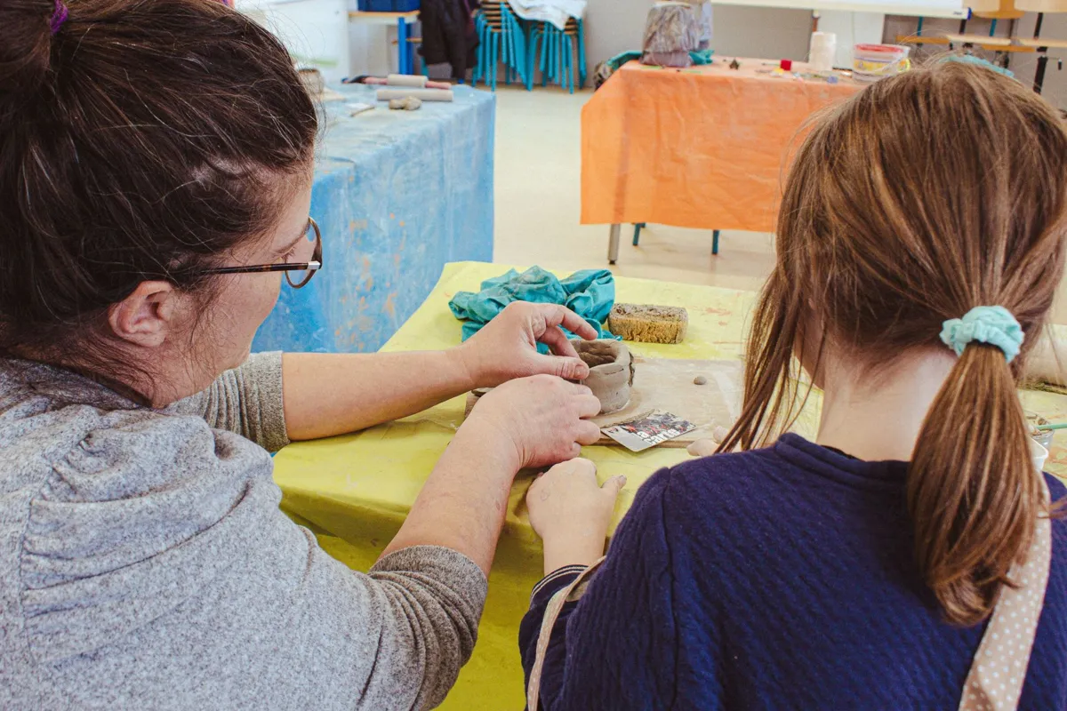Affiche de Atelier des Savoir-Faire – Graines d’artisans : Poterie à Ravilloles (39) — Sorties dans le Jura